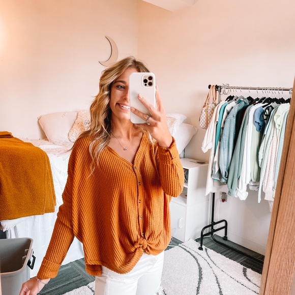 Urban Outfitters Sweaters - Urban Outfitters Jojo Sweater!!